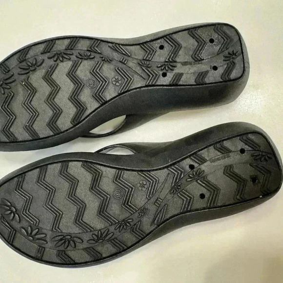 Okabashi women’s black thong flip flops size medium/large - Picture 2 of 6